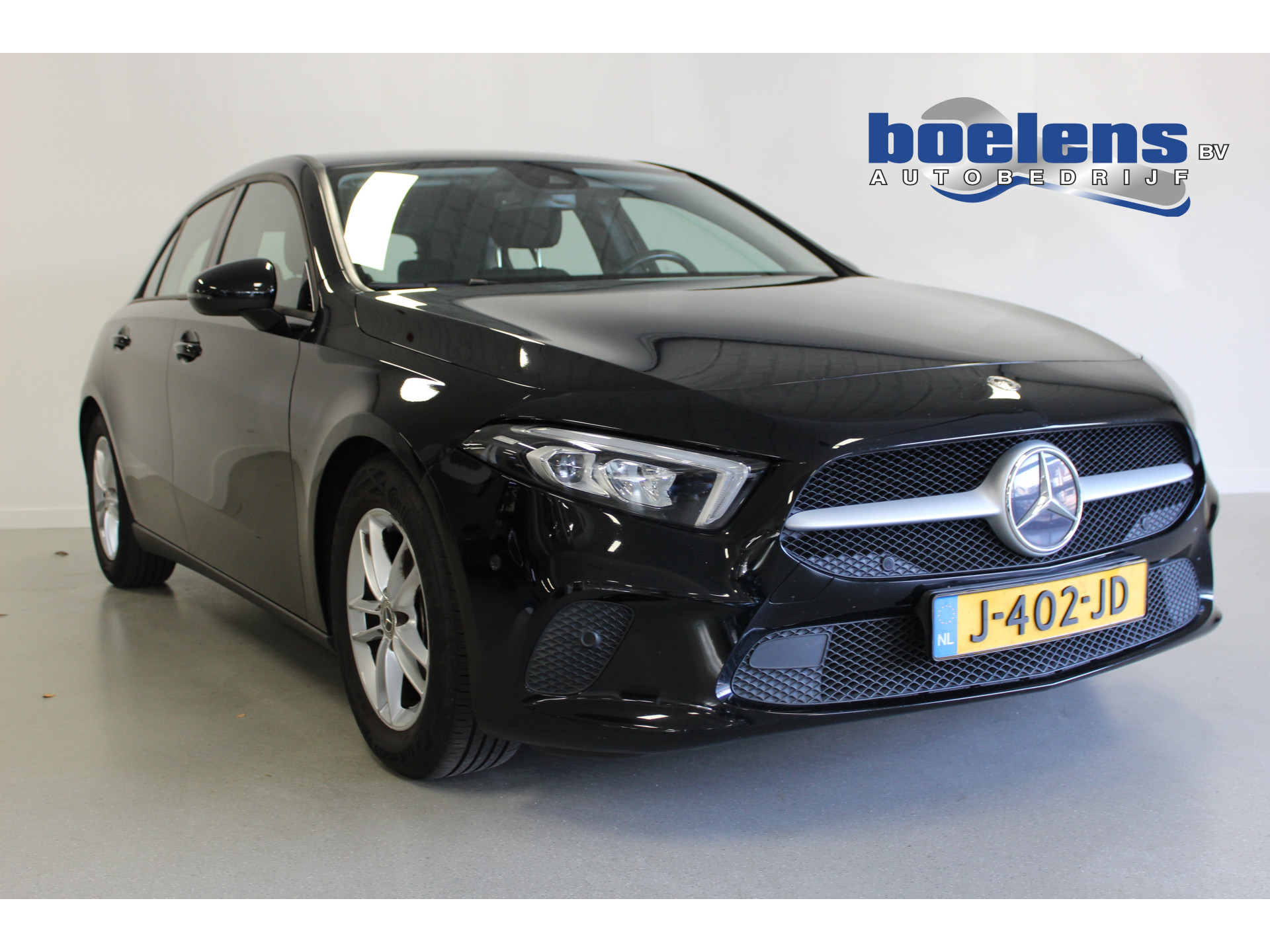 180 d Business Solution | CARPLAY | NAVIGATIE | PDC-V/A | CAMERA | 16'LMV | LED | DAB-RADIO | CRUISE |