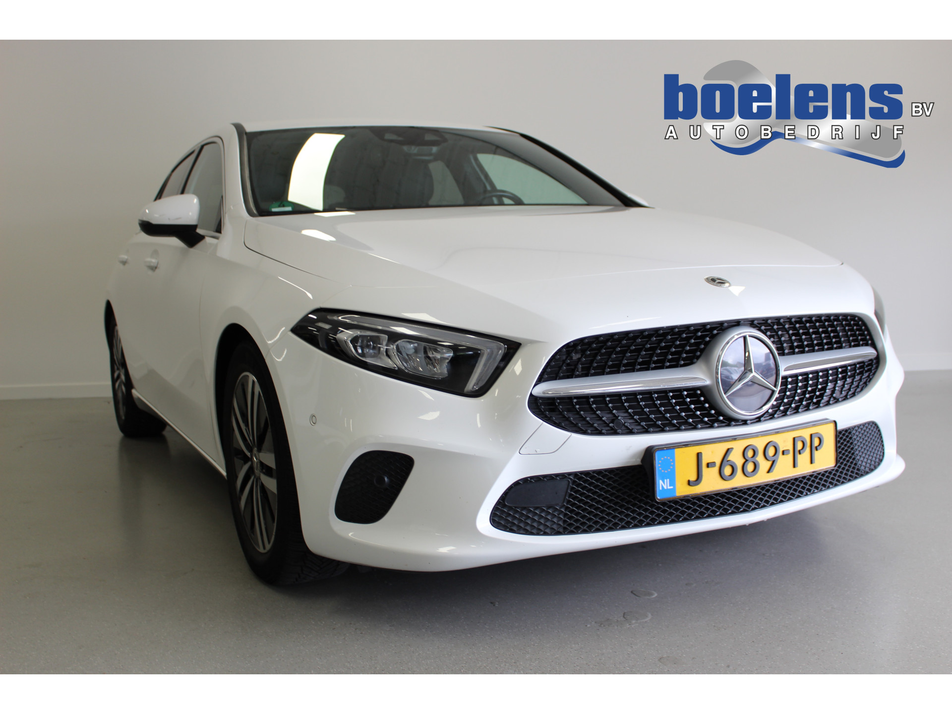 180 d Business Solution Luxury | NAVIGATIE | PDC-V/A | LED | 17'LMV | CARPLAY | STOEL-VERW | CLIMA | DAB |