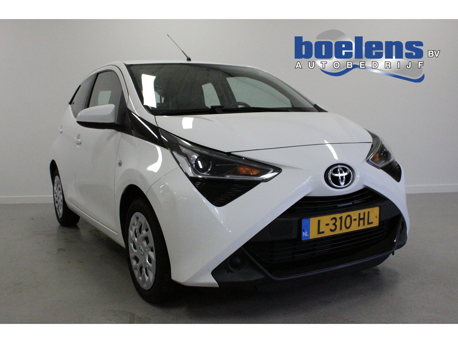 1.0 VVT-i x-play | NL-AUTO+N.A.P! | CARPLAY | DAB-RADIO | AIRCO | LIMIT-CRUISE | LED | CAMERA |