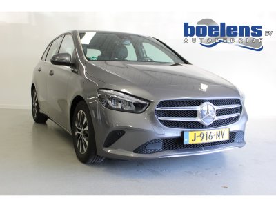 Mercedes-Benz B-Klasse 180d Business Solution | CARPLAY | LED-KOPL | CAMERA | 16'LMV | NAVIGATIE | TREKHAAK | PDC-A |
